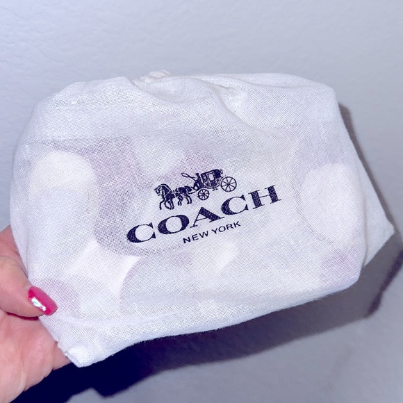 DIVORCE CLEARANCE-TAKING OFFERS Beautiful Coach Wristlet - Picture 8 of 8